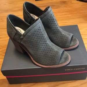 NEW! Vince Camuto booties